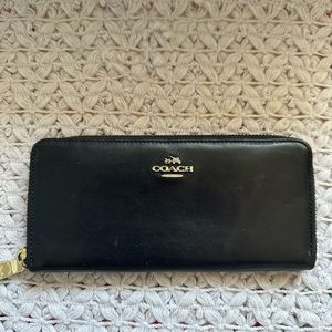 Authentic Coach Full Size Wallet in Navy Blue Leather, EXCELLENT Condition!